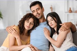 Breaking the Ice: Creative Conversation Starters for Online Threesome Dating